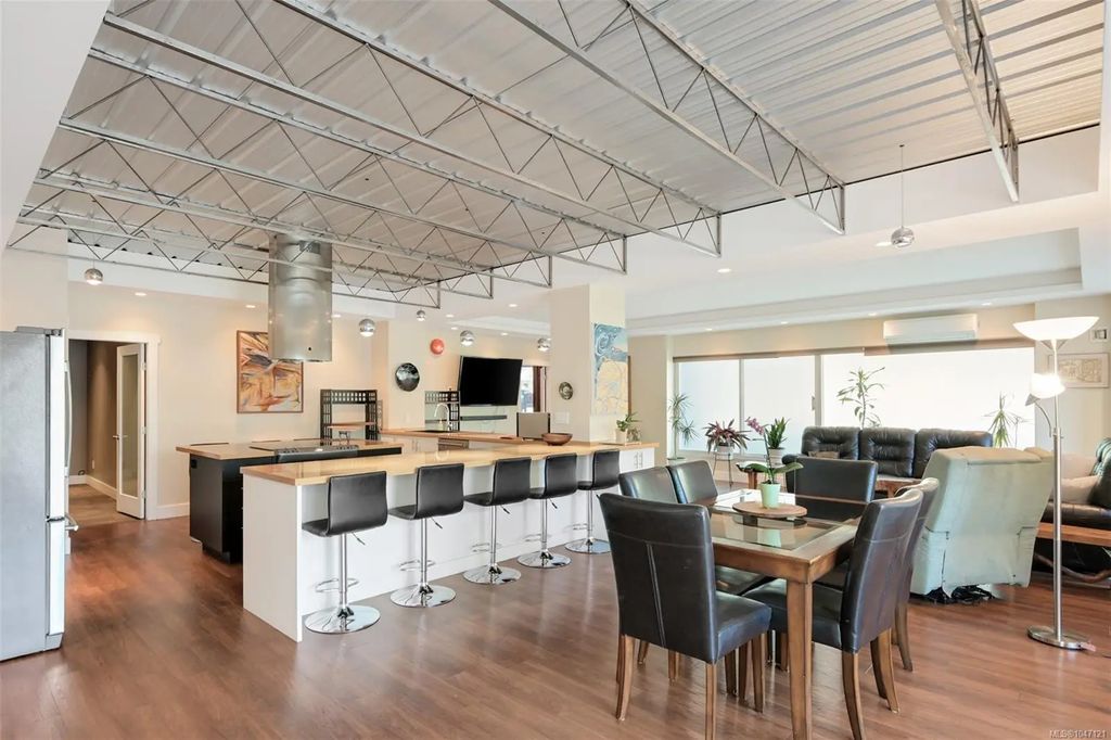 2245 James White Blvd 105, Sidney