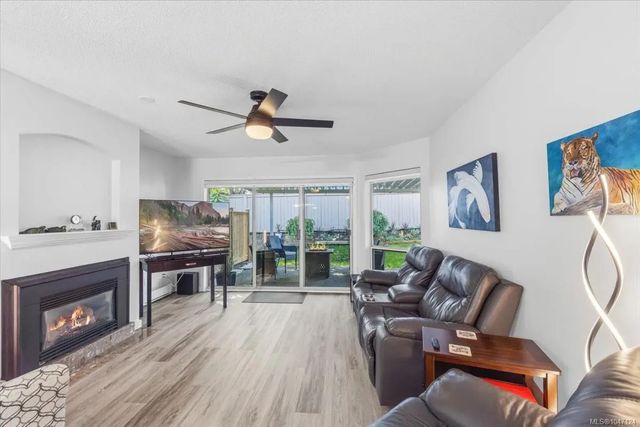 2 of 49 - 310 Pym St 4, Parksville, BC