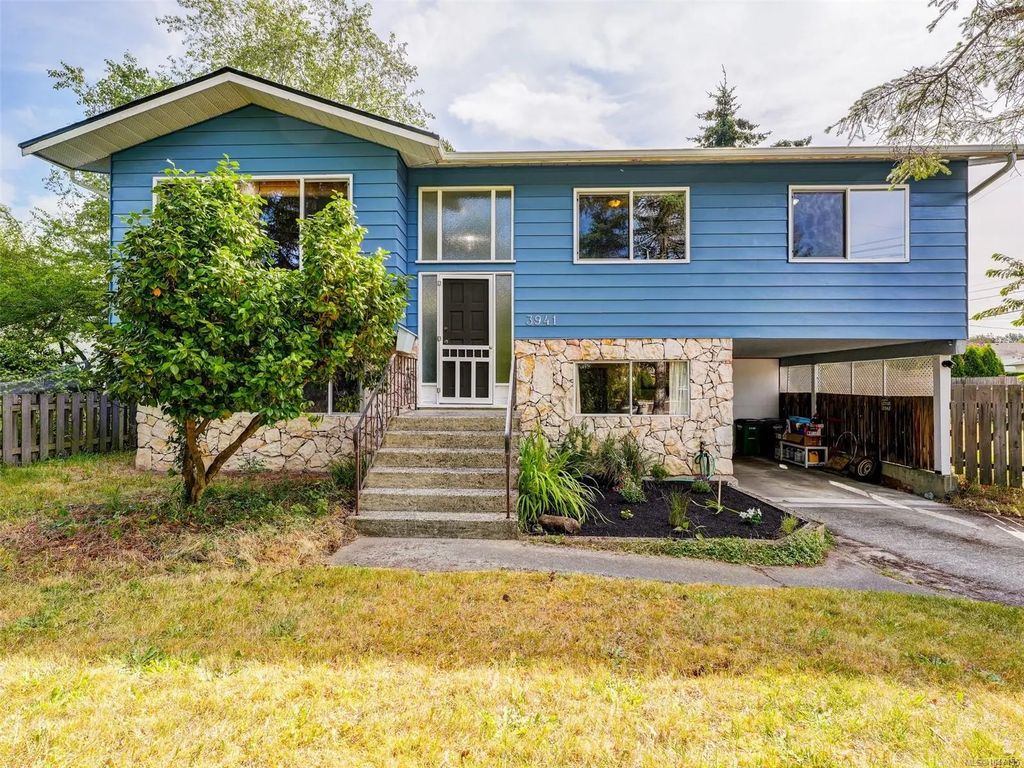 3941 Larchwood Dr, Saanich