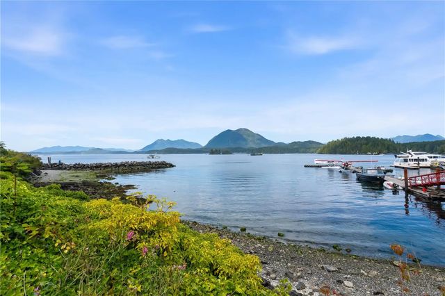 2 of 17 - 356-360 Main St, Tofino, BC