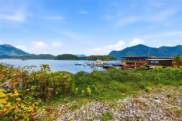 3 of 17 - 356-360 Main St, Tofino, BC