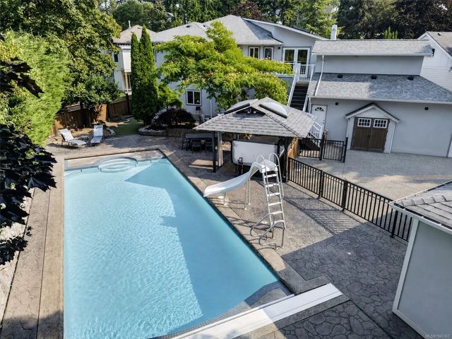 3 of 56 - 16 Edwards Estates Rd, View Royal, BC
