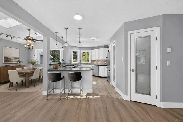 4 of 56 - 16 Edwards Estates Rd, View Royal, BC