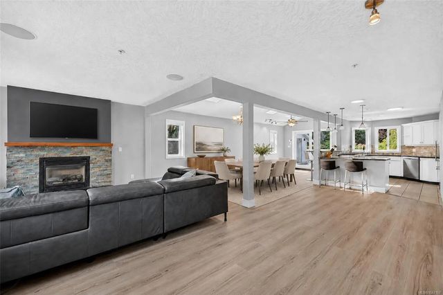 5 of 56 - 16 Edwards Estates Rd, View Royal, BC
