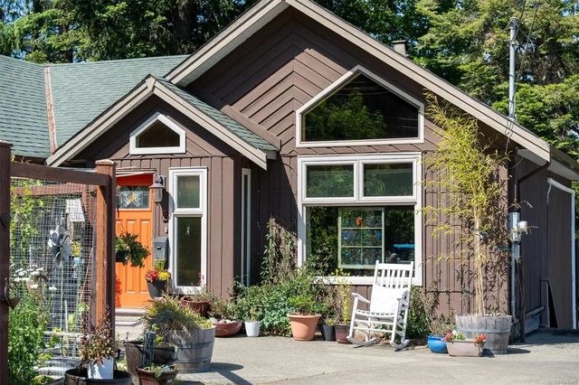 2 of 60 - 1456 Hurford Ave, Courtenay, BC