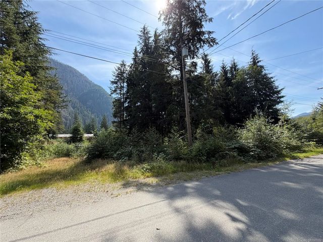 2 of 21 - 609 Keno Cres, Zeballos, BC