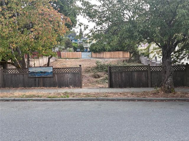 2 of 4 - 415 Prideaux St, Nanaimo, BC