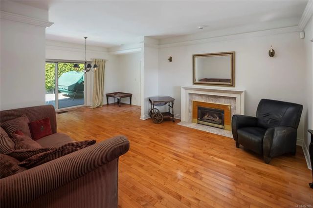 5 of 36 - 1632 Beach Dr, Oak Bay, BC