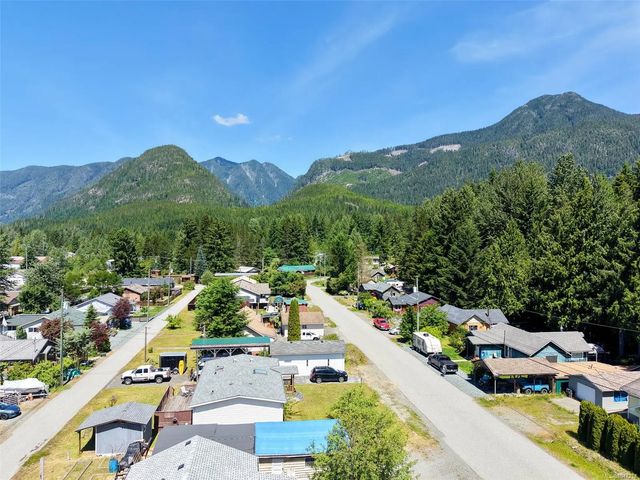 4 of 41 - 41 Atluck Ave, Woss, BC