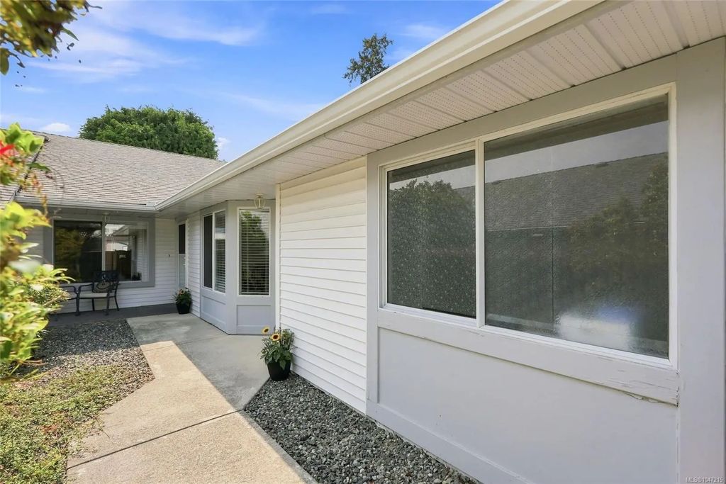 144 Fourth Ave E 7, Qualicum Beach