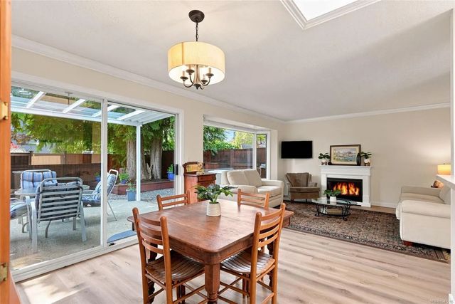 2 of 29 - 144 Fourth Ave E 7, Qualicum Beach, BC