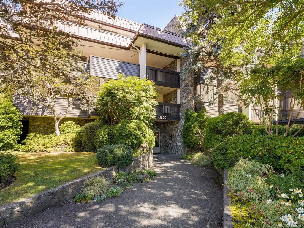 1120 Fairfield Rd 203, Victoria