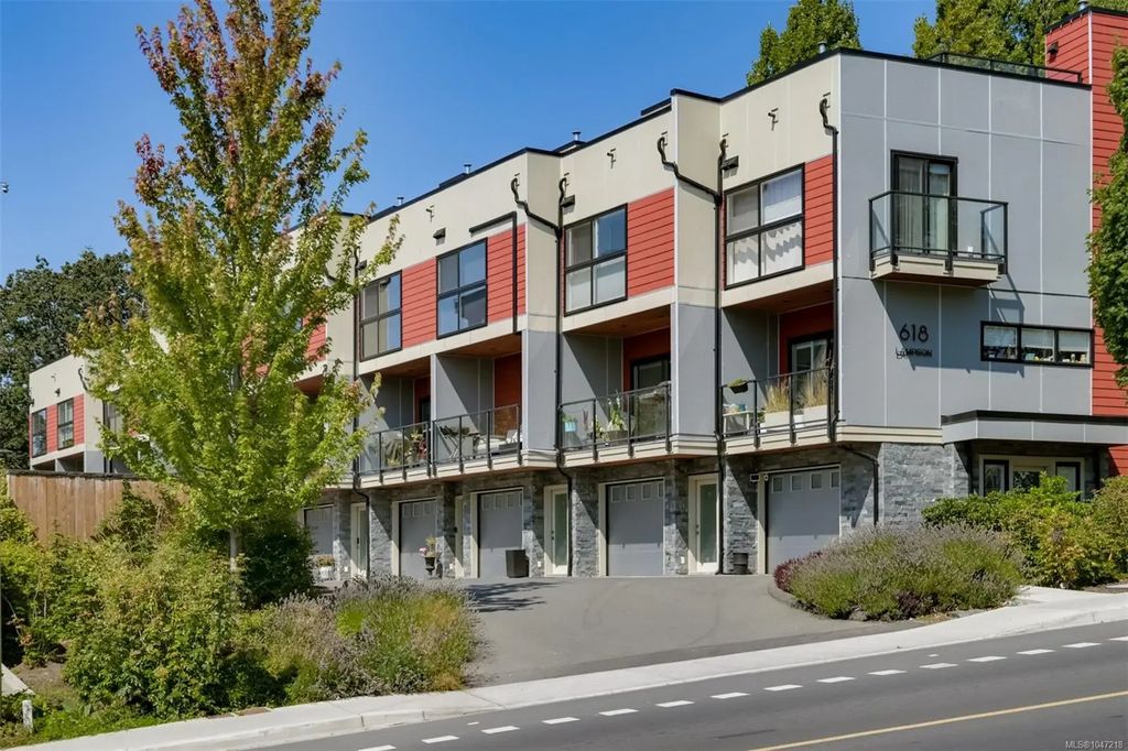 618 Lampson St 6, Esquimalt