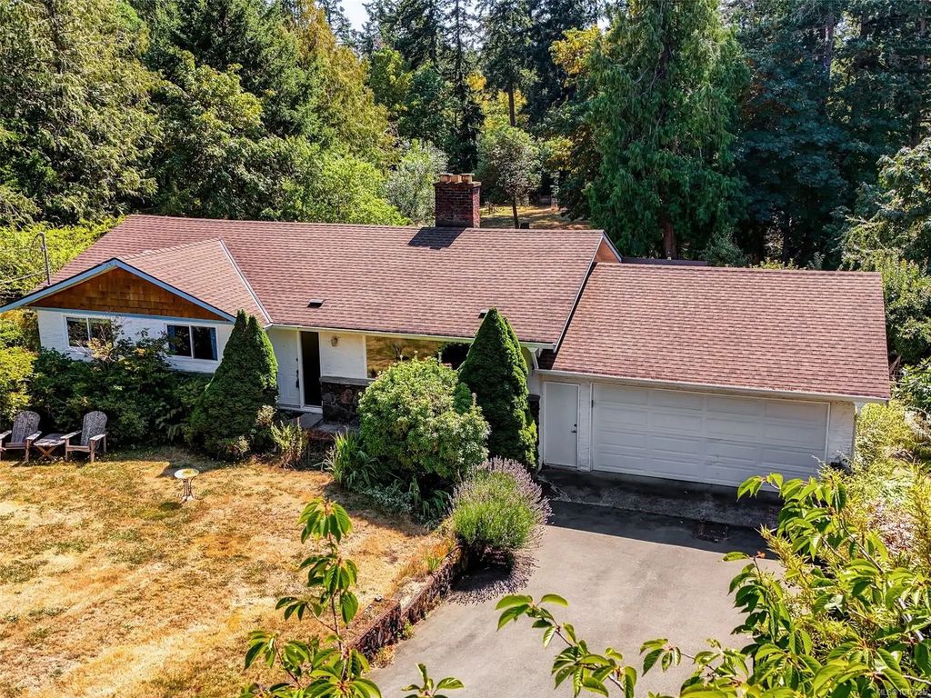 4209 Leeron Pl, Metchosin