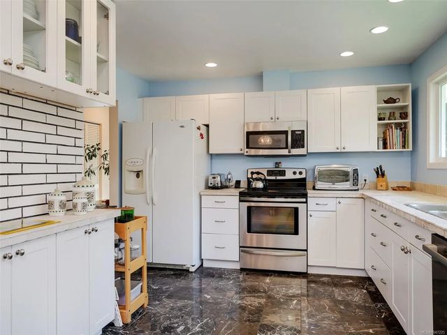 5 of 27 - 4209 Leeron Pl, Metchosin, BC