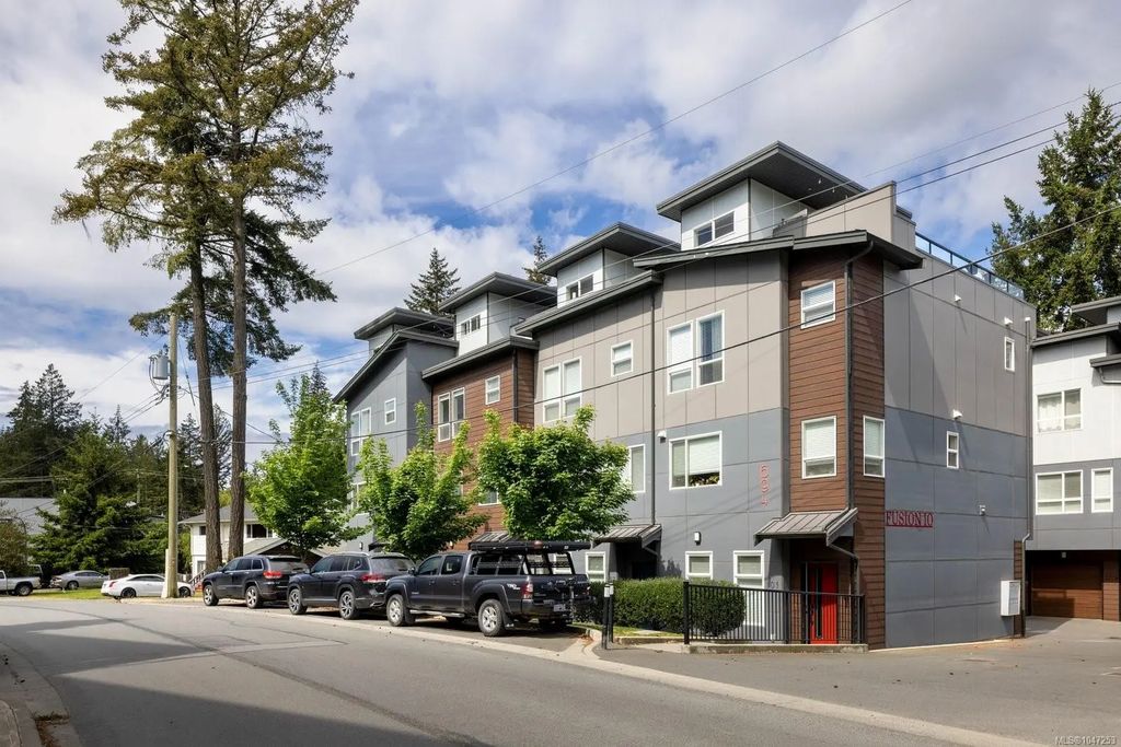 694 Hoylake Ave 105, Langford