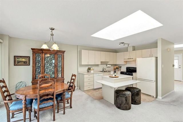 4 of 27 - 330 Dogwood St 218, Parksville, BC