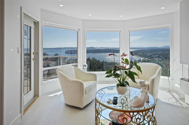 2 of 40 - 3359 Edgewood Dr, Nanaimo, BC