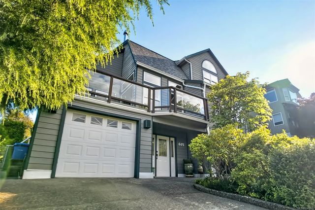 2 of 74 - 607 Pfeiffer Cres, Tofino, BC