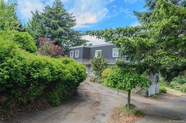 4 of 43 - 3967 Juan De Fuca Terr, Saanich, BC