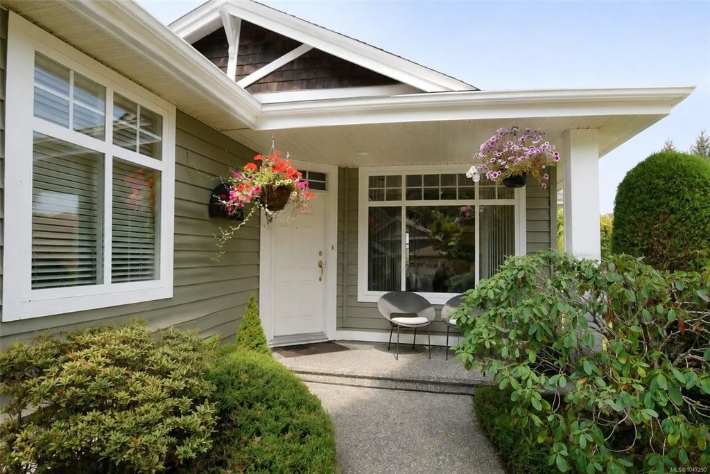 1369 Britannia Dr, Parksville