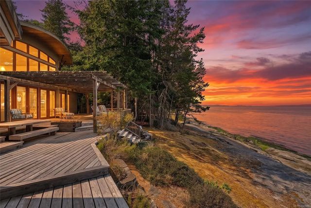 2 of 52 - 2-37 Salamanca Rd, Galiano Island, BC