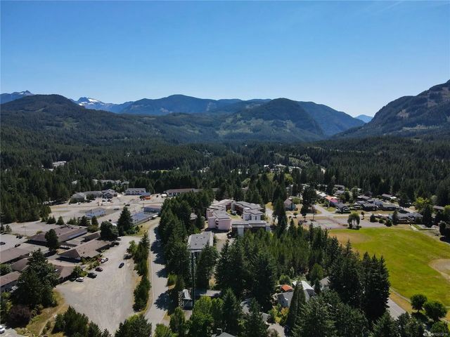 2 of 10 - 528 Eagle Cres, Gold River, BC