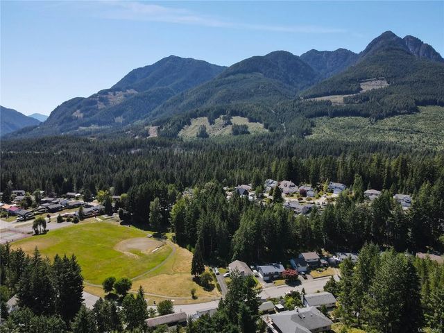 3 of 10 - 528 Eagle Cres, Gold River, BC