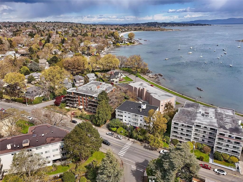 1400 Newport Ave 102, Oak Bay