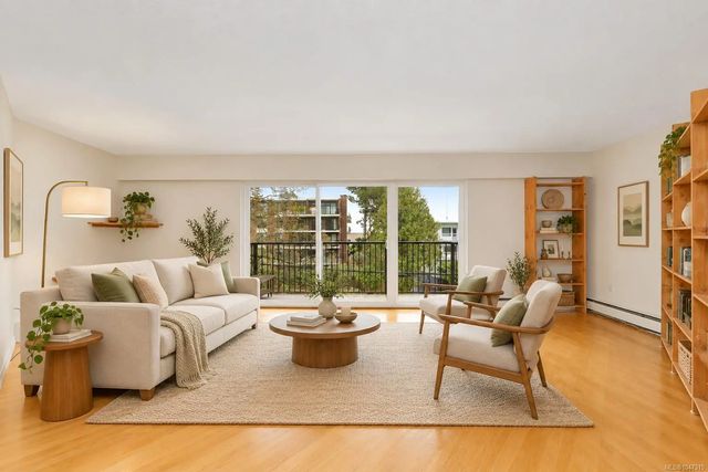 2 of 63 - 1400 Newport Ave 102, Oak Bay, BC