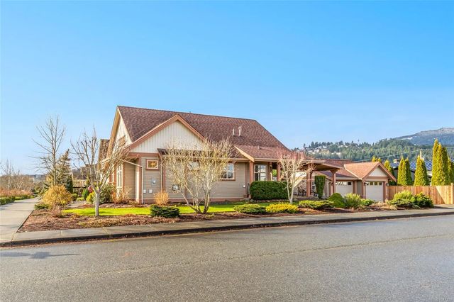 421 Poets Trail Dr, Nanaimo