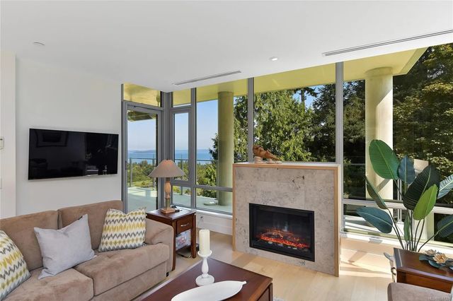 2 of 53 - 5388 Hill Rise Terr 406, Saanich, BC