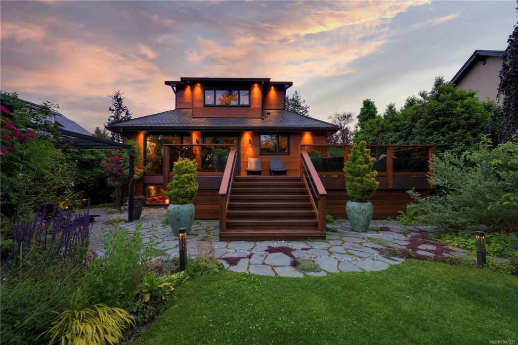 626 Monterey Ave, Oak Bay