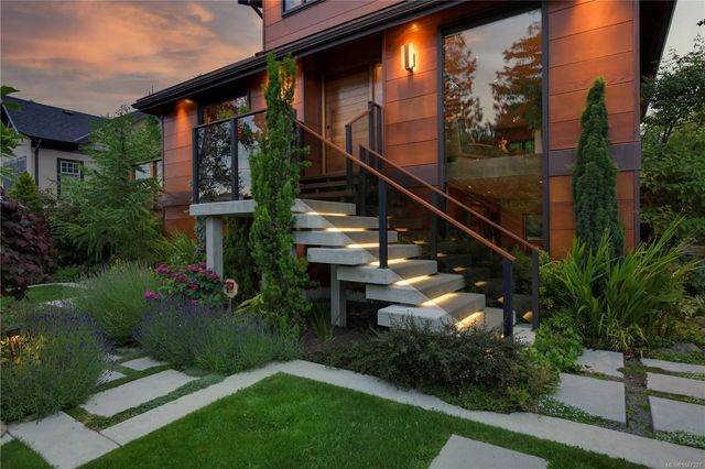 2 of 84 - 626 Monterey Ave, Oak Bay, BC