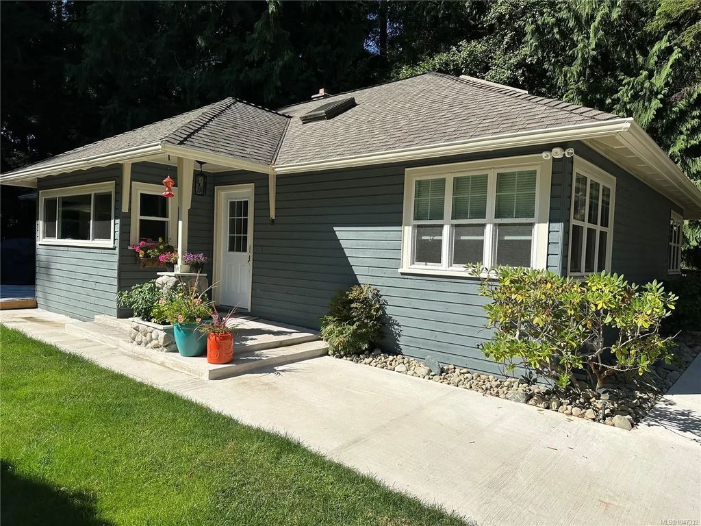 324 Chester Rd, Qualicum Beach