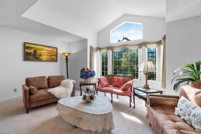 3 of 41 - 4205 Wakefield Pl, Saanich, BC