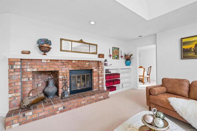 5 of 41 - 4205 Wakefield Pl, Saanich, BC