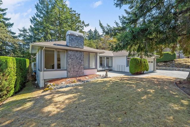 2 of 50 - 1084 Valewood Trail, Saanich, BC