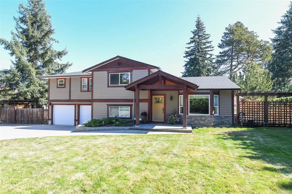 1530 Grayling Dr, Comox