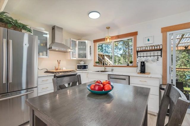 4 of 65 - 3837 Yellow Point Rd, Ladysmith, BC