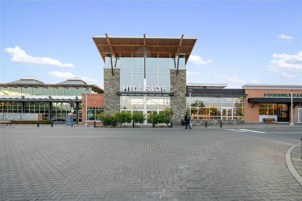 1644 Hillside Ave 124, Victoria