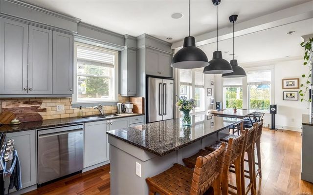 4 of 36 - 590 Simcoe St, Victoria, BC
