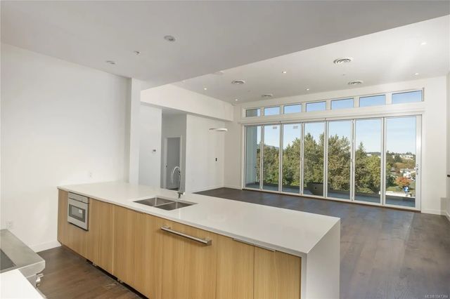 4 of 20 - 9570 Fifth St 407, Sidney, BC
