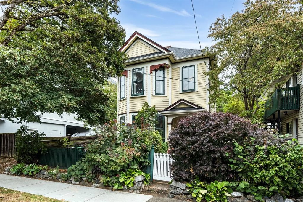 962 Fairfield Rd, Victoria