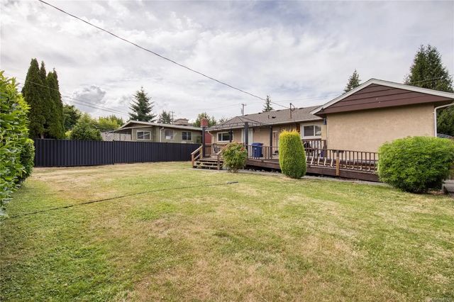 2 of 38 - 543 Bradley St, Nanaimo, BC
