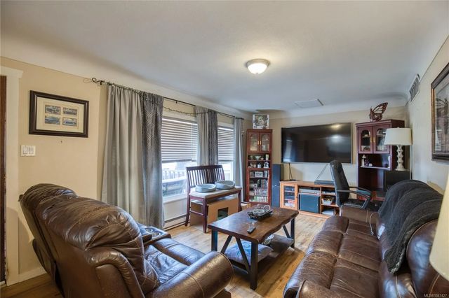 5 of 38 - 543 Bradley St, Nanaimo, BC