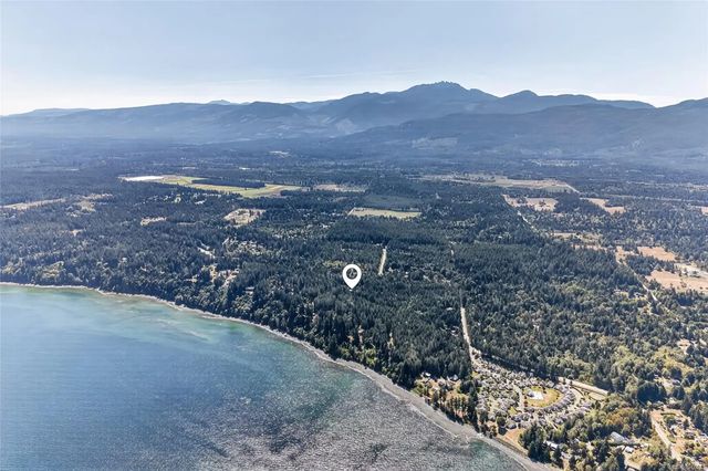 2 of 22 - 5154 Island Hwy W, Qualicum Beach, BC