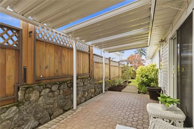2 of 37 - 23 Eagle Lane, View Royal, BC