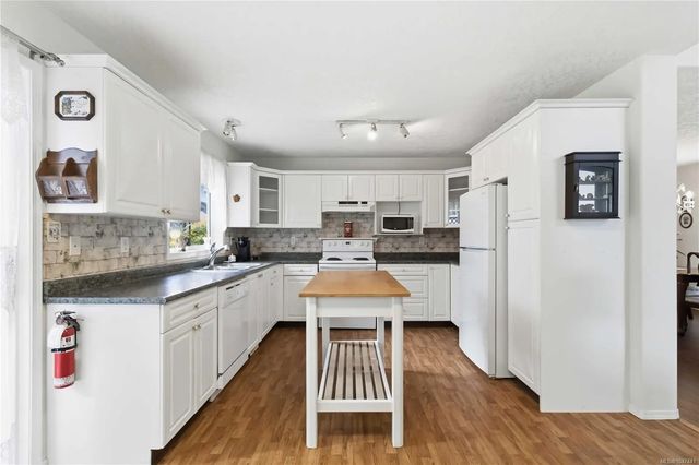 3 of 37 - 23 Eagle Lane, View Royal, BC