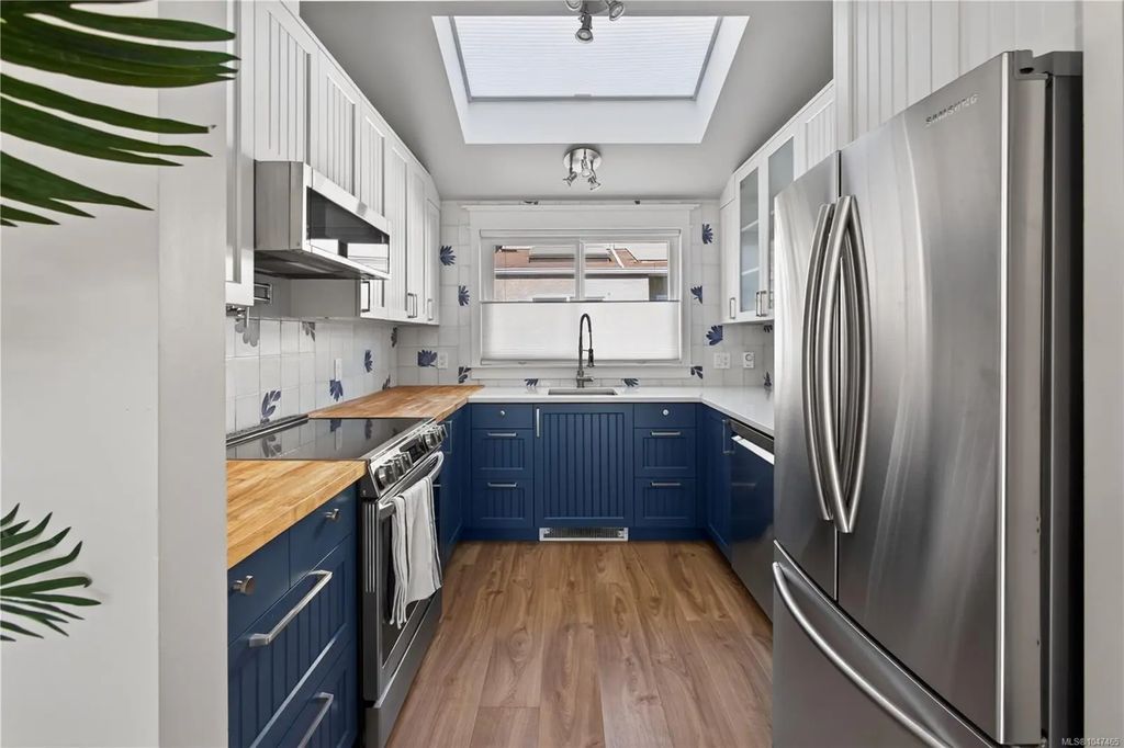 947 Caledonia Ave 8, Victoria